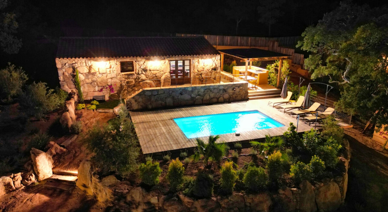 Louer un logement dans une résidence de tourisme avec piscine en Corse